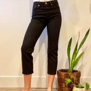 Levi’s cropped wedgie fit jeans - size 27